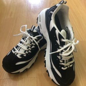 Skechers D'Lites Sneakers sz 6